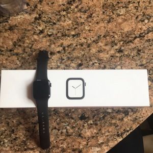 Apple Watch Series 4 (GPS + Cell)